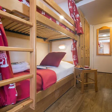 Sleeps 4 * Les Trabets